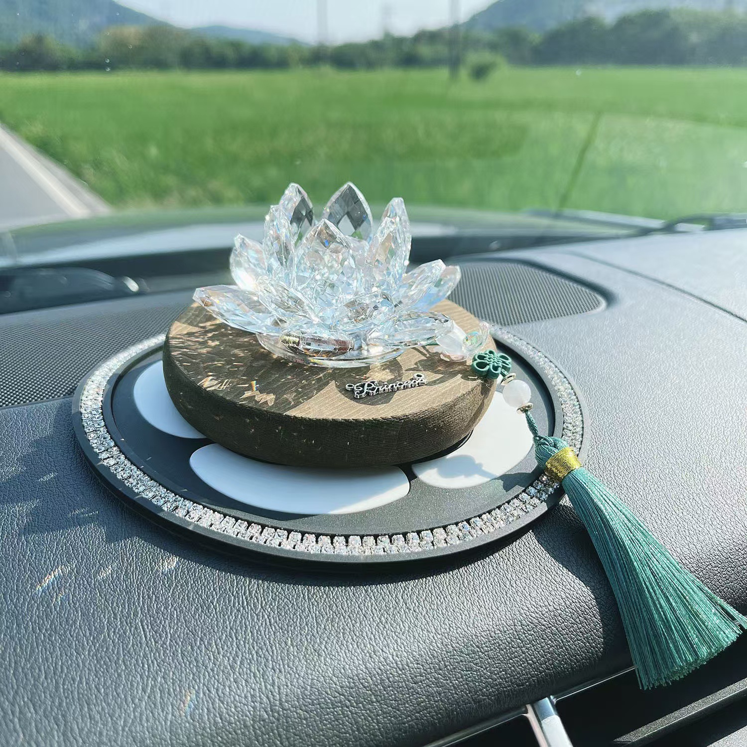 Good Luck Lotus crystal lotus car ornament, interior decoration, traditional Chinese style wooden car center console, suitable for both men and women's cars Specification image