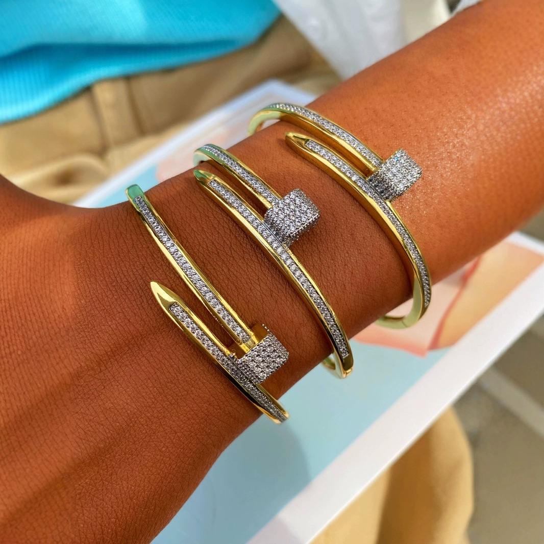 A popular two-color electroplated nail ring and bracelet set in European and American fashion, with a slightly inlaid zircon ring and bracelet for women details Picture