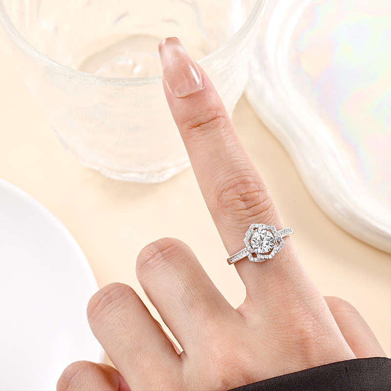 S925 sterling silver moissanite ring, a niche high-end light luxury style gold cross-border bestseller from Europe and America, wholesale finger ring details Picture