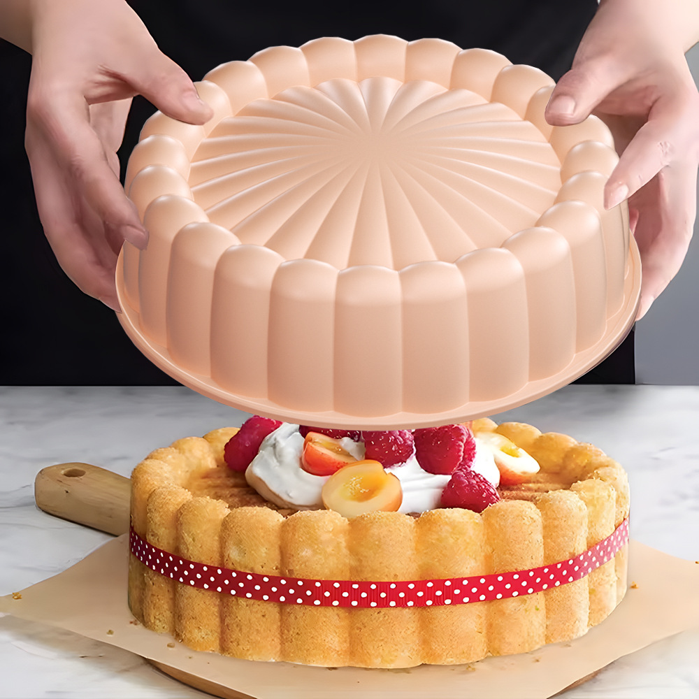 Food-grade mold sunflower-shaped cake mold, easy to demold, pleated mousse, round silicone cake baking tray Application Scenario