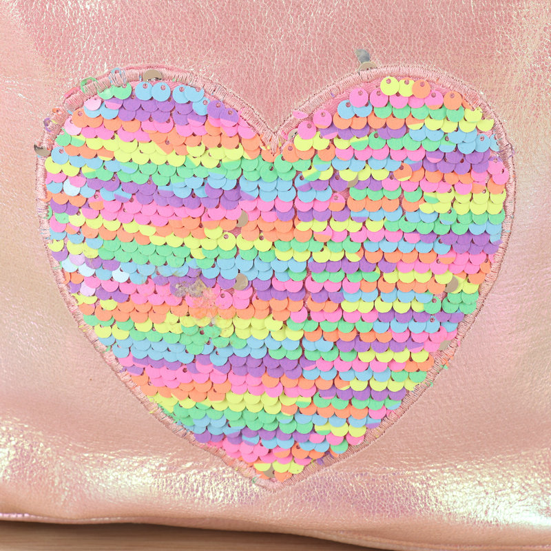 Rainbow sequined heart-shaped backpack for girls, sweet and cool dual-purpose schoolbag, gradient shoulder strap, portable trendy backpack, plush Application Scenario