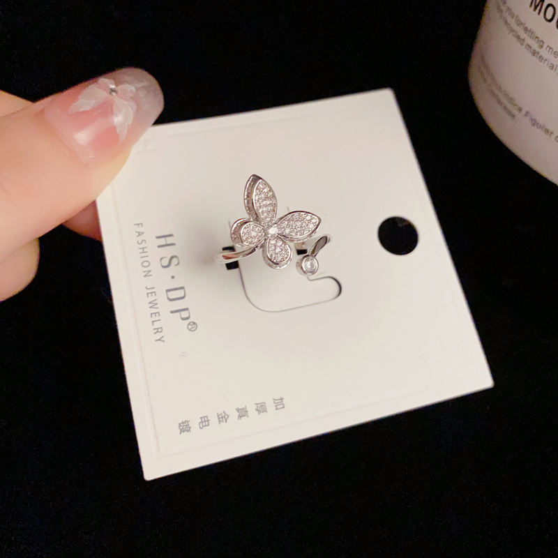 The new summer collection features a minimalist micro-inlaid zircon butterfly open-mouth ring with a unique and fashionable design. It is a versatile index ring that pairs well with accessories