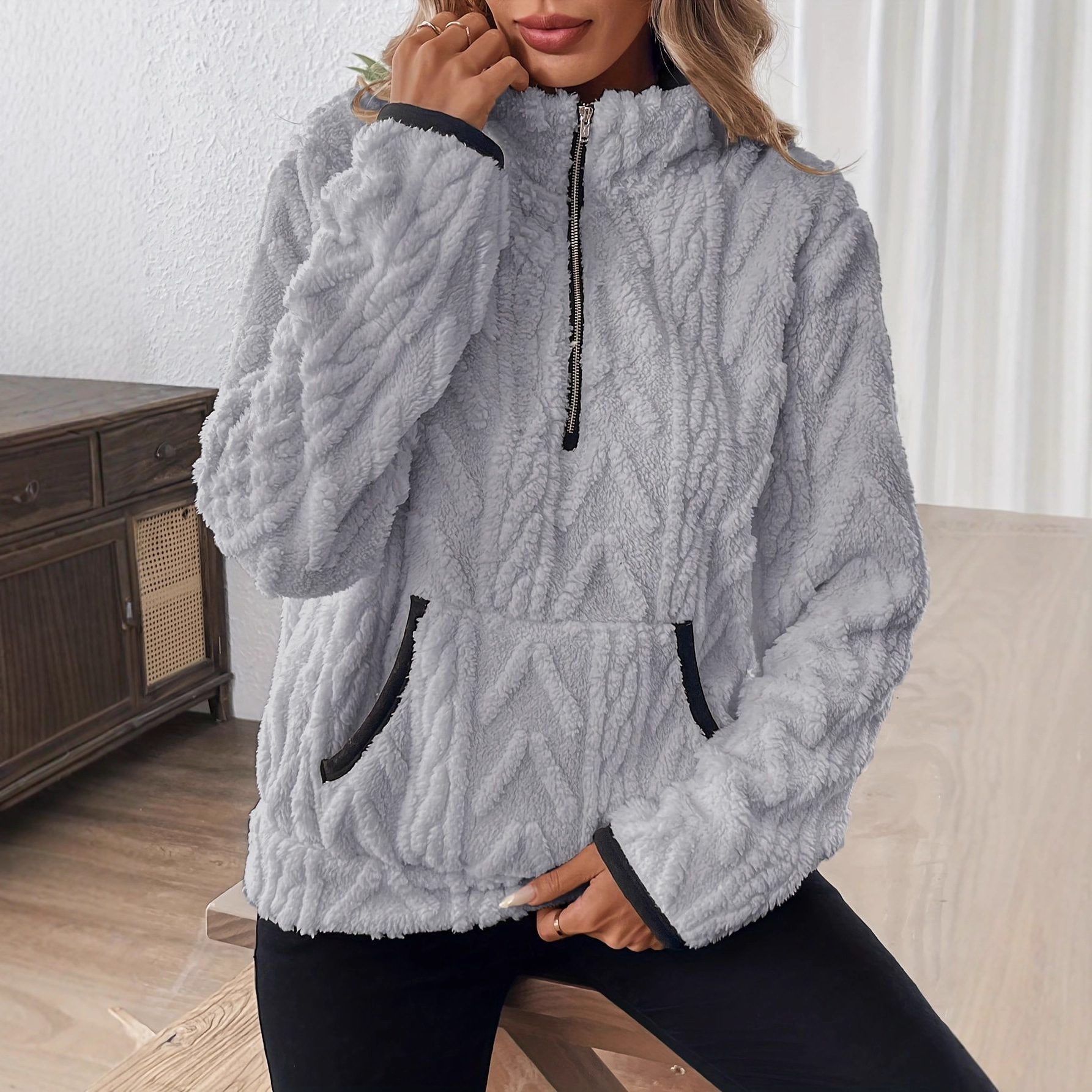 Cross-border 2025 Autumn/Winter new style European and American lapel chanel-style jacquard semi-zipper plush pocket short sweatshirt Application Scenario