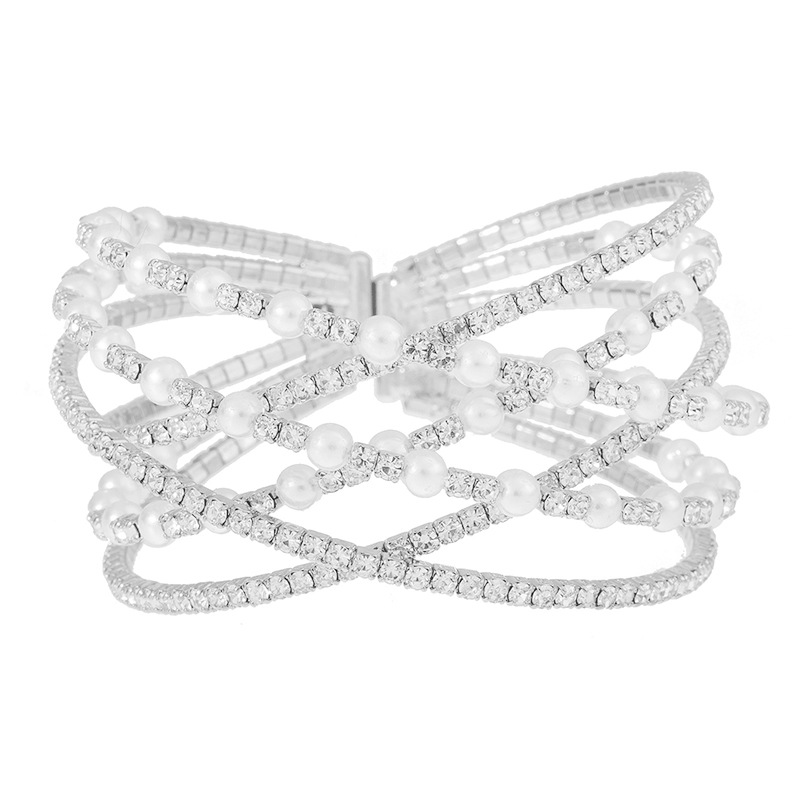 A novel six-row crossed elastic pearl bracelet for cross-border trade from Europe and America, featuring water diamonds for ladies' banquets and parties Application Scenario
