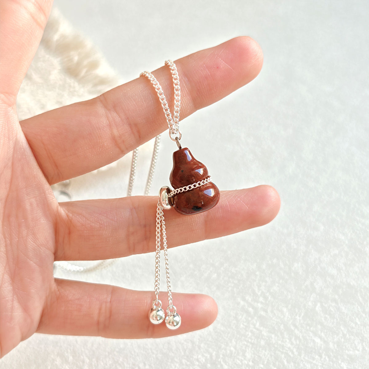 New Chinese-style natural stone gourd pendant sweater chain, light luxury and high-end feel, simple and long necklace in Chinese style, clothing accessories Specification image