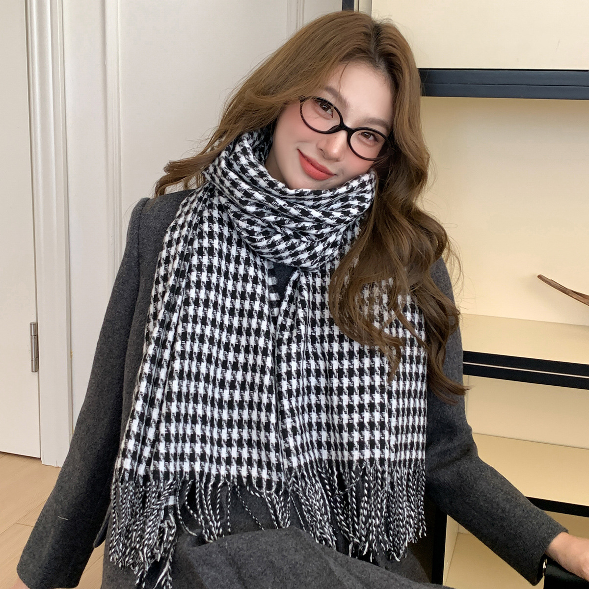 Qian Niao Checkered Scarf for Men and Women, 2025 New style, SuK-style, Korean-style faux cashmere, versatile and warm scarf Application Scenario