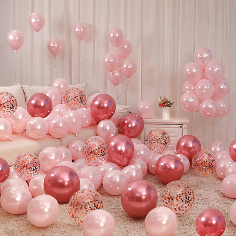 Pink wedding balloons decorate the bride's bedroom for a cute and romantic wedding. Children's birthday balloons are also decorated