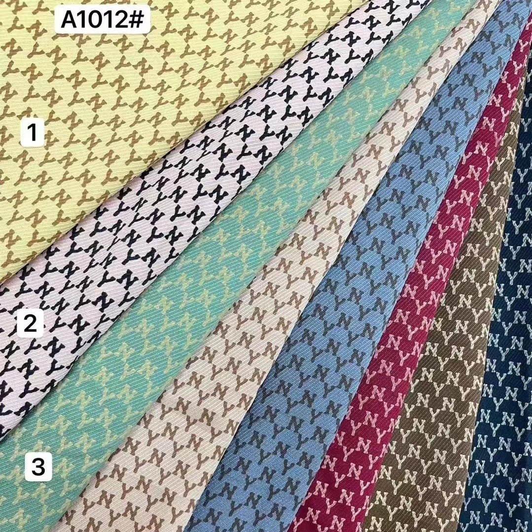 Twill digital printed fabric, checkered small flower fabric, accessories, clothing fabric, dress fabric, bags, high-end