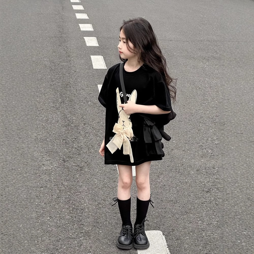Girls' short-sleeved T-shirt skirt 2025 New style big kids loose and stylish top, children's summer cotton half-sleeved top, trendy Application Scenario