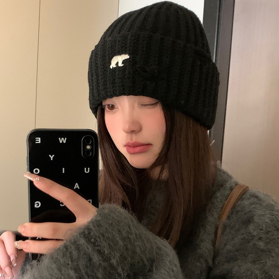 The new Korean style of the 2025 knitted cap for women's autumn and winter is versatile and warm. The thick woolen cap with a large head and ear guard makes the face look smaller Specification image
