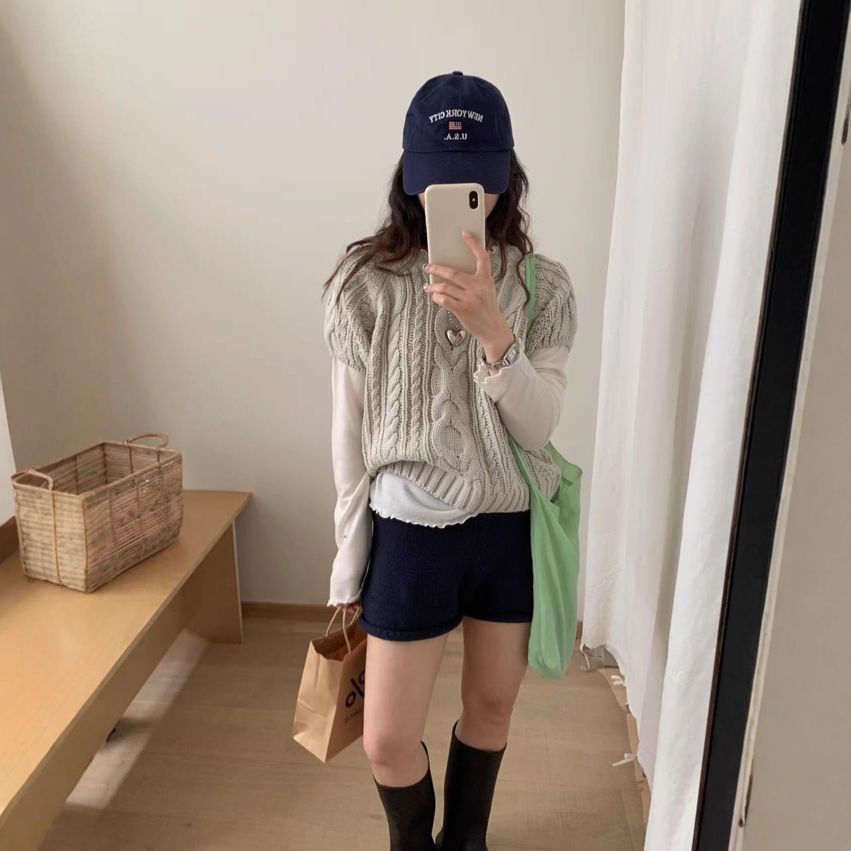 The new Korean women's clothing G1429 for autumn and winter features a retro braided short-sleeved round-neck layering with a knitted sweater underneath