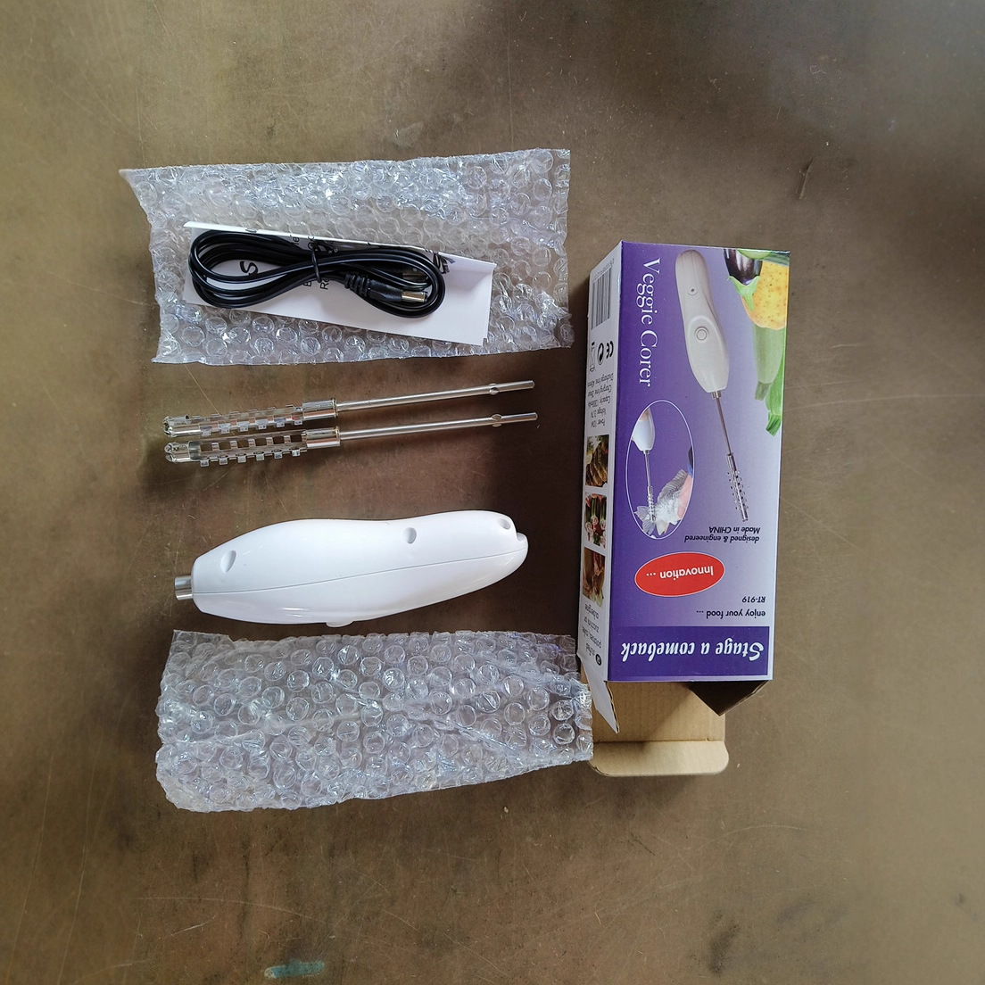 Multi-functional fruit and vegetable core remover, USB charging fish scale scraping tool, electric portable hole digger, small egg beater Application Scenario