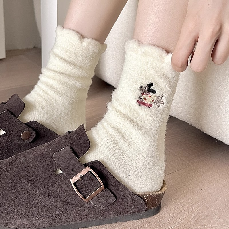 Autumn cartoon cute puppy socks, Japanese-style fleece thickened women's mid-calf socks, warm socks, versatile thick long socks for women details Picture