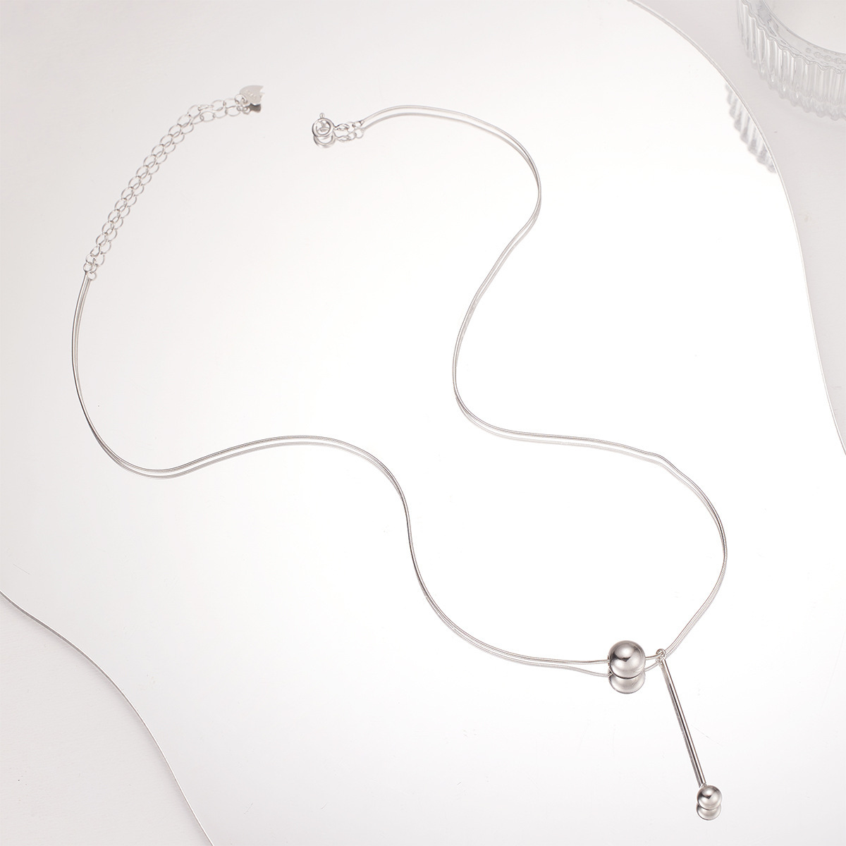 925 sterling silver round ball necklace, a niche design, light luxury and cold style, ins women's summer collarbone chain, a high-end and simple accessory Application Scenario
