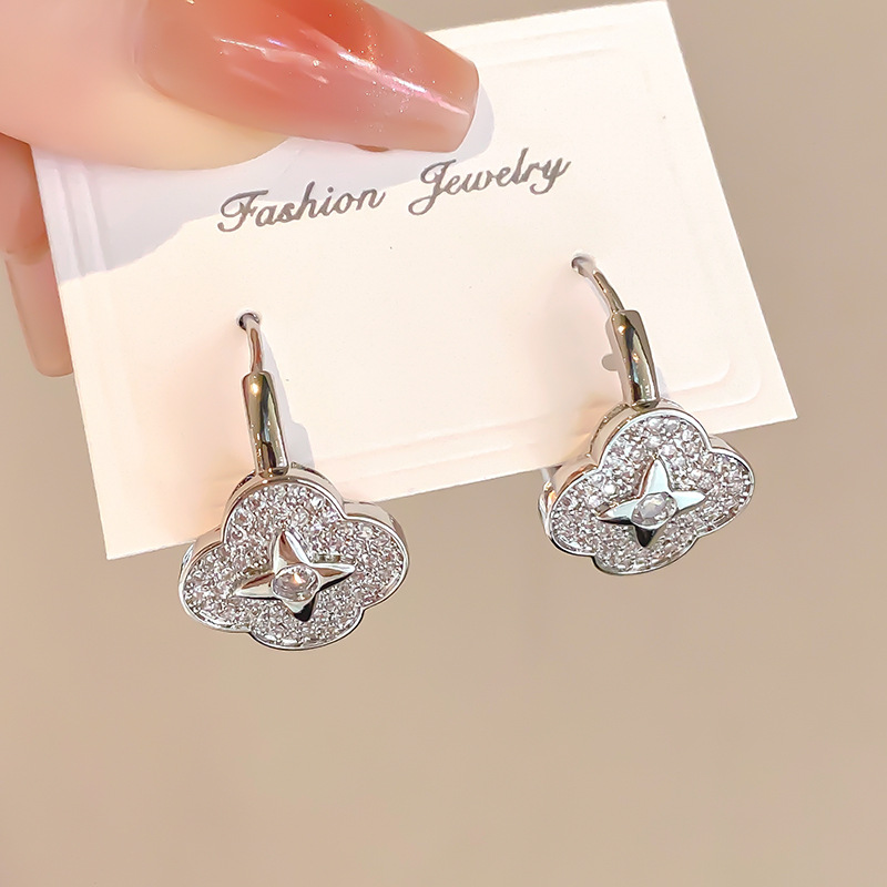 New best-selling copper-inlaid zircon four-leaf clover ear rings and ear buckles, light luxury, high-end, fashionable and exquisite earrings, full diamond earrings details Picture