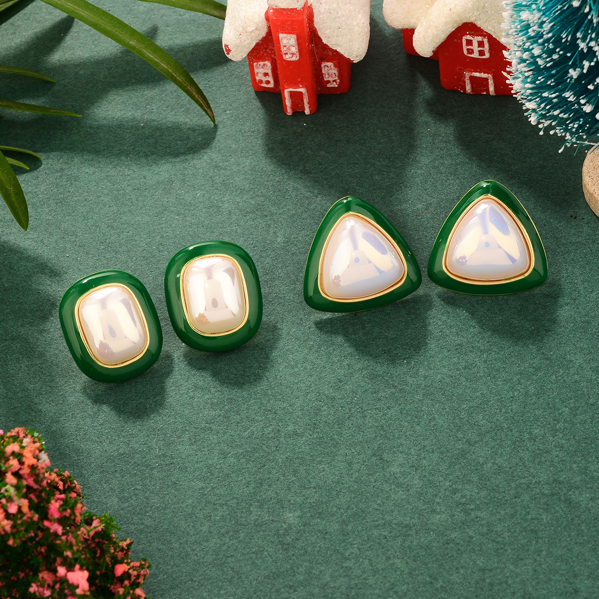 Light luxury and niche green Christmas 2024 French high-end triangular pearl earrings, new trendy silver needle color-preserving stud earrings