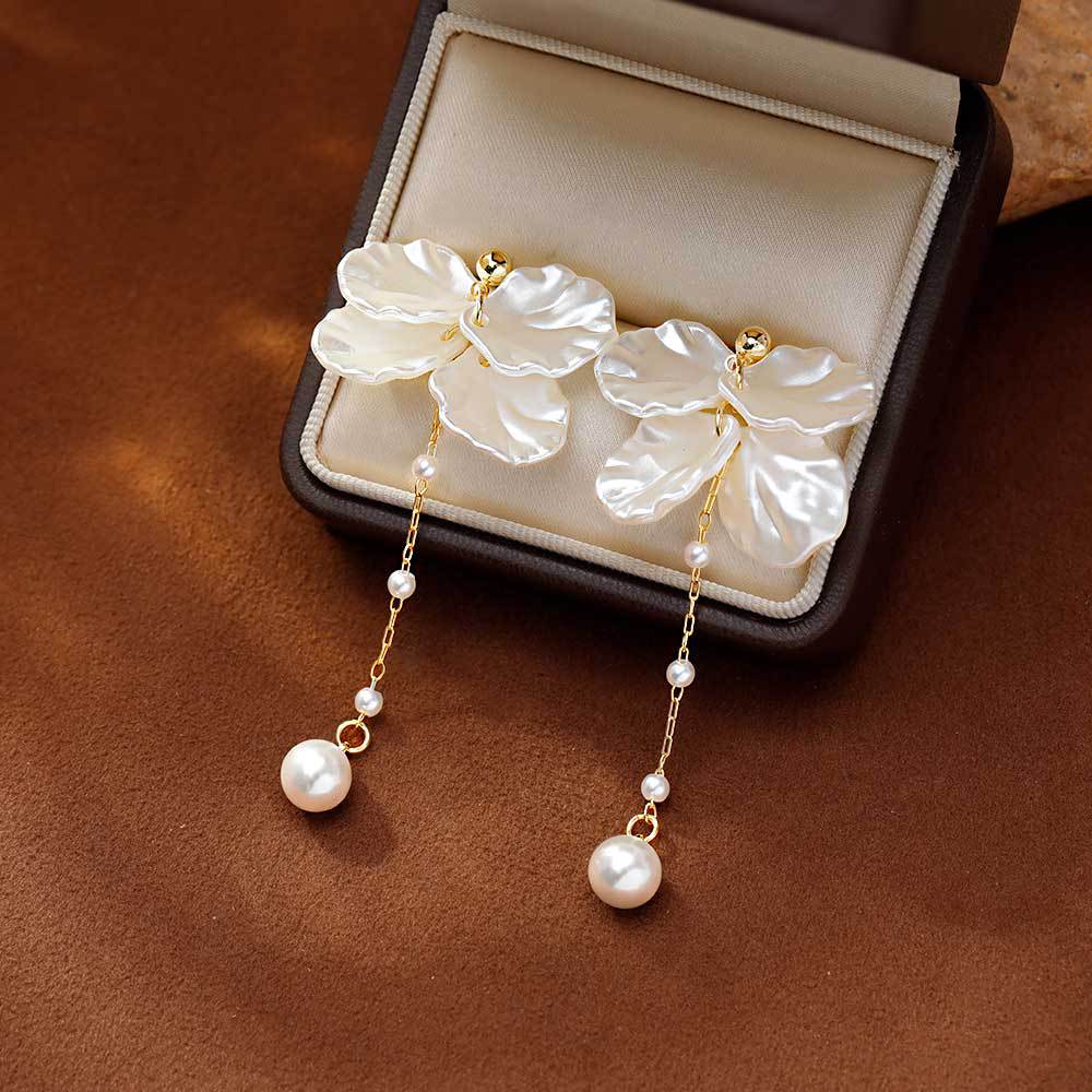 Hyacinth925 agujas de plata premium sense concha pétalos de perlas pendientes coreanos dulce temperamento orejeras largas borlas pendientes Application Scenario