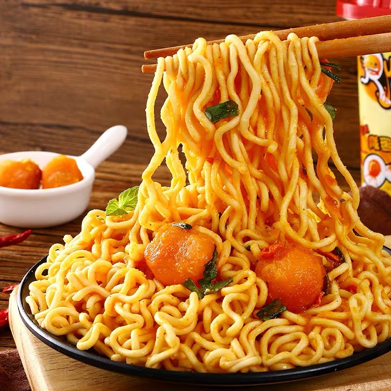 Run Egg, Spicy salted Egg Yolk Mixed Noodles, bucket meat sauce Pasta, Instant food, imported from Vietnam, Running Egg