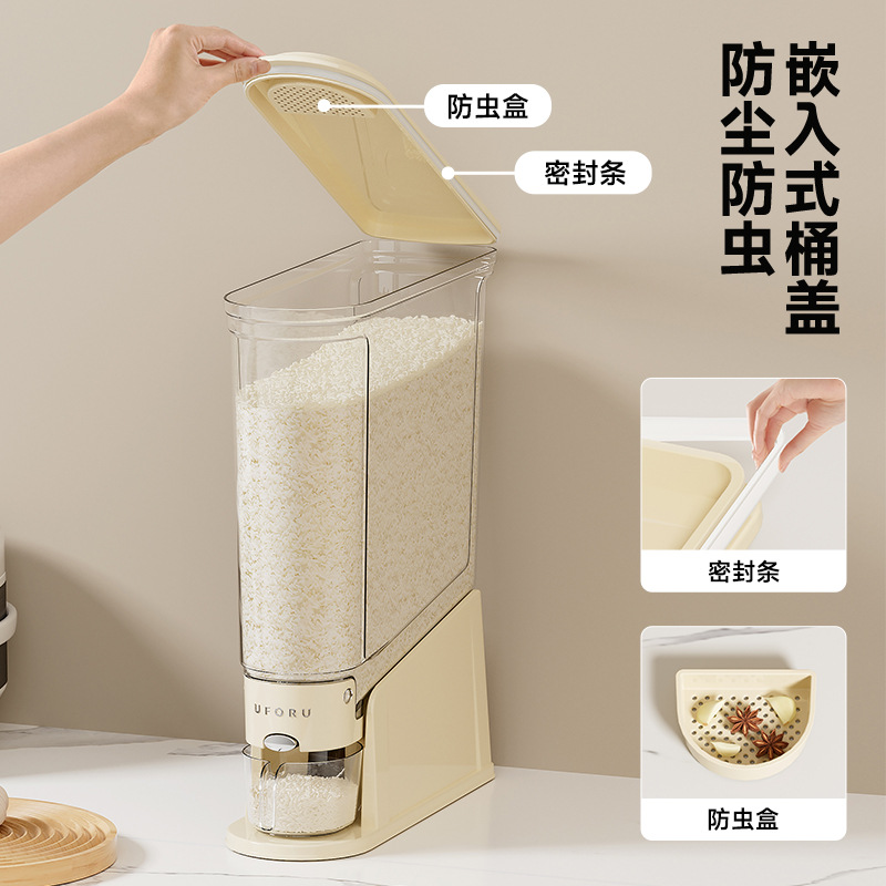 A 20-pound press rice bucket for kitchen countertop, an insect-proof and moisture-proof sealed bucket, a food-grade transparent storage bucket for grains and cereals Application Scenario