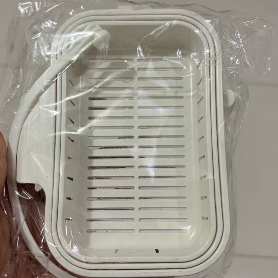 Hanging folding and retractable draining basket, kitchen sink, food residue separation filter basket, fruit washing and storage basket Application Scenario