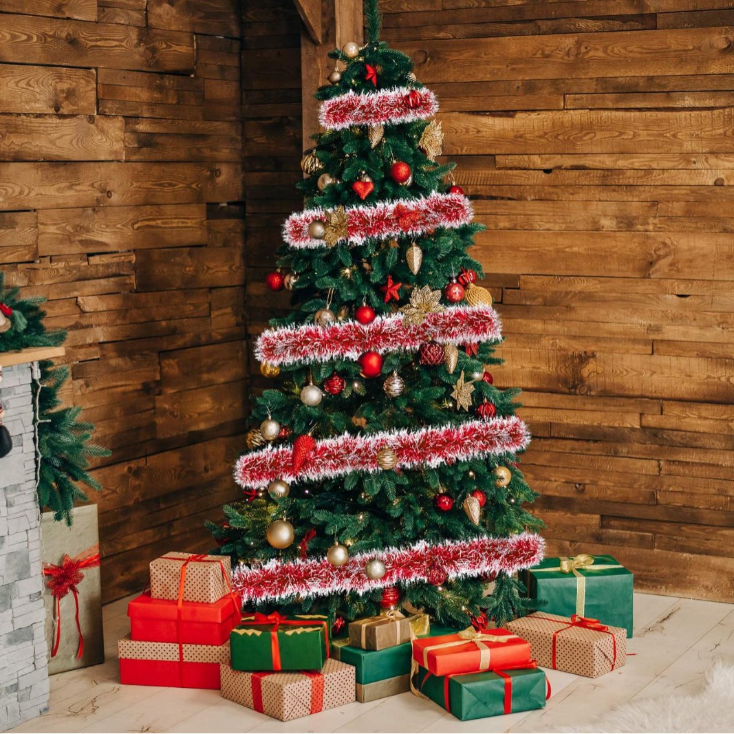 A 10-meter-long, dark green, white-edged Christmas snowflake flower wreath decorated with Christmas ribbons and rattan strips Specification image