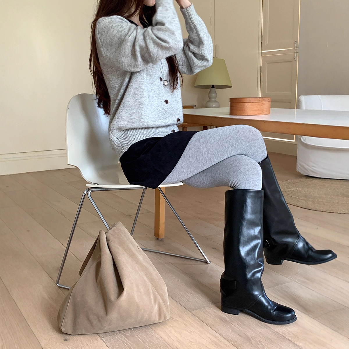 Weisong Clothing's 2025 new Korean-style casual and versatile knitted cardigan jacket with contrasting colors Application Scenario