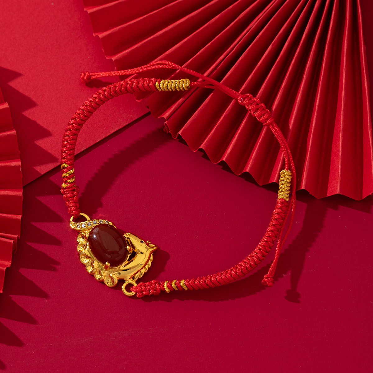 2026年马年红玛瑙红绳编织手链男女沙金镶钻手工百搭高级感批发潮