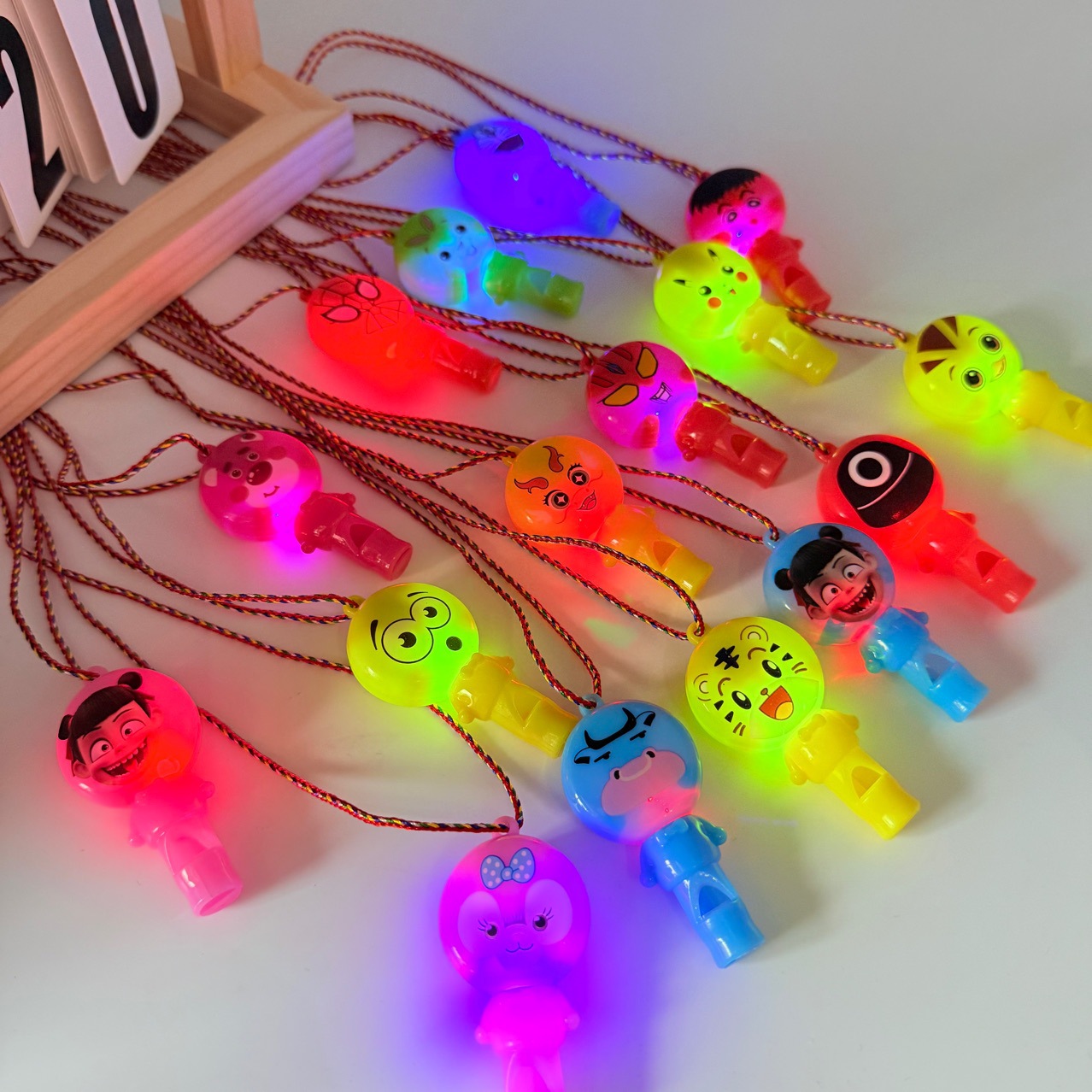 助威口哨实物图