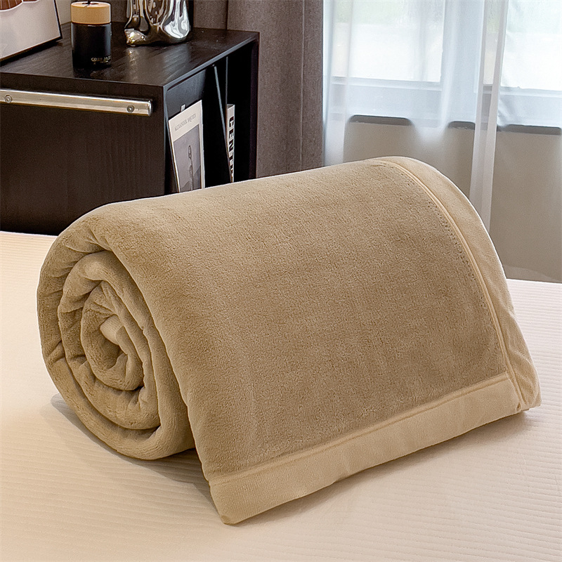 Wholesale of double-sided milk fleece thickened blanket, 100x150x200cm solid color style office nap blanket Application Scenario