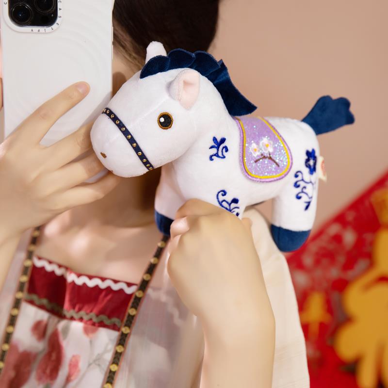 Wholesale of 2026 Year of the Horse mascot figurines, New Year goods, childhood friends' year-end party gifts, red goods dolls, LOGO hot stamping Specification image