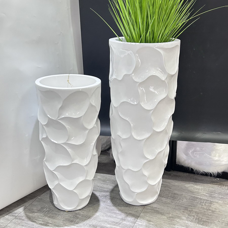 Nordic-style corrugated patterned tall vase, magnesium oxide bright white vertical patterned high-end ceramic flower pot, size combination style Application Scenario