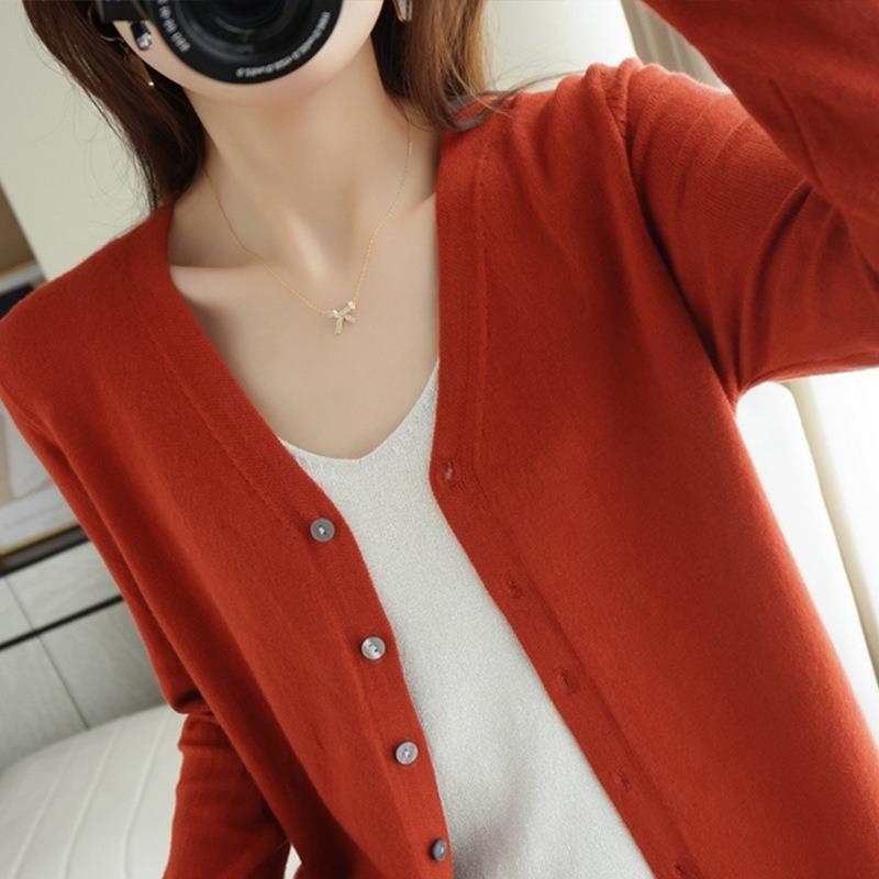 Wholesale 2025 Spring and autumn new knitted sweater V-neck cardigan women's coat solid color loose short style paired with sweater spring details Picture
