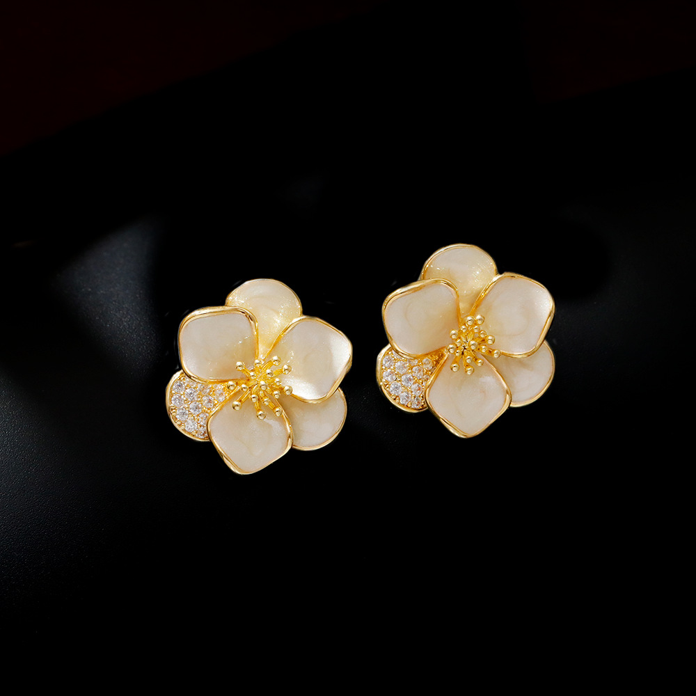 Hyacinth's niche design sense, high-end elegance, light luxury, unique stud and flower earrings will be the best-selling earrings for women on Douyin in 2025