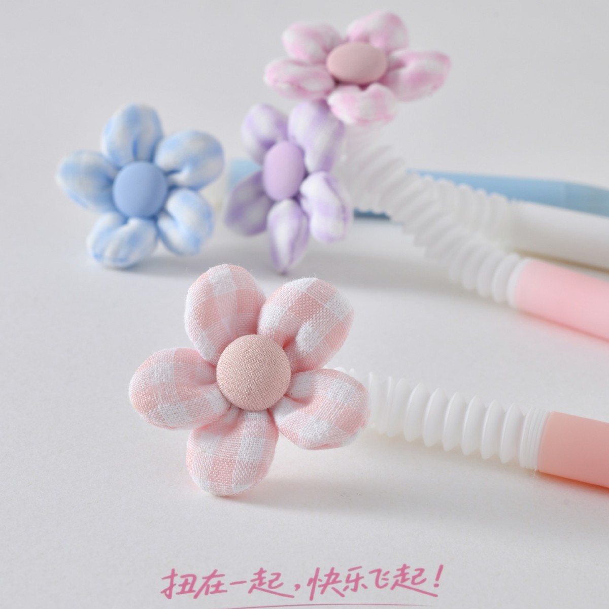 Flower fabric twist pen, gel pen, primary school student stress-relieving gel pen, high appearance level creative stationery wholesale, signature pen Application Scenario