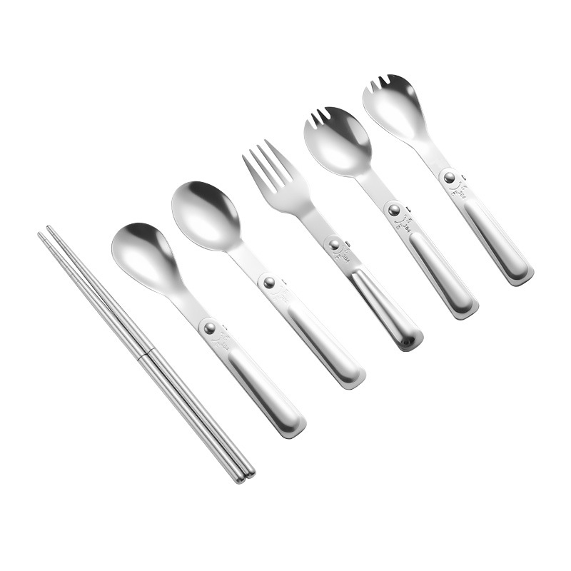 ملعقة صغيرة من ملعقة الحلوى في قاعة الطلاب Item Picture