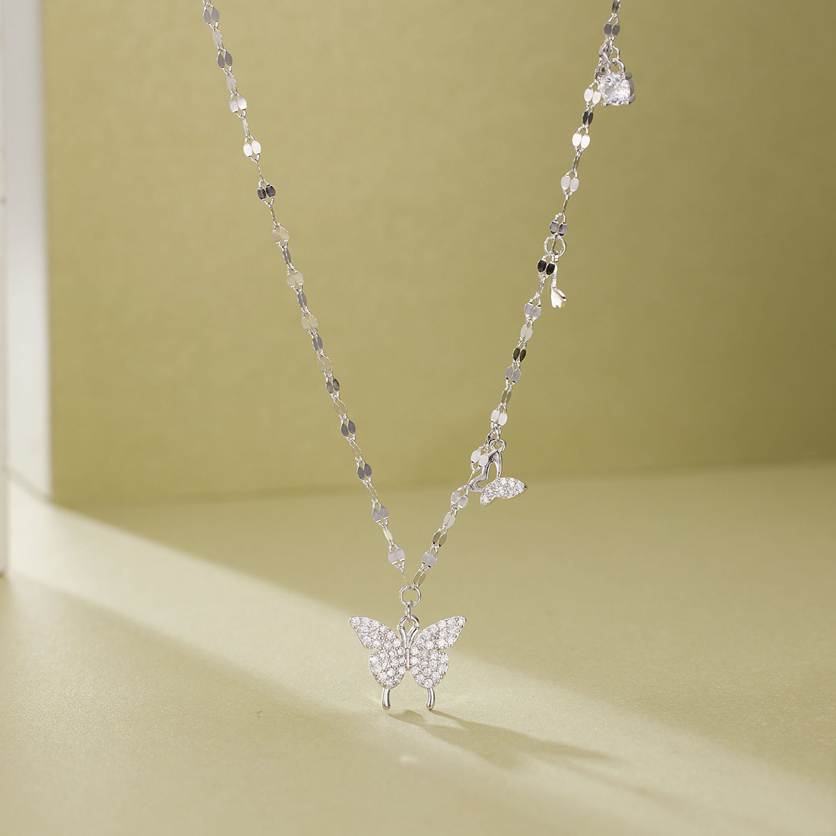 s925 Silver Butterfly necklace, women's light luxury style, simple and non-fading, single-layer collarbone chain, high-end and niche accessory wholesale full figure