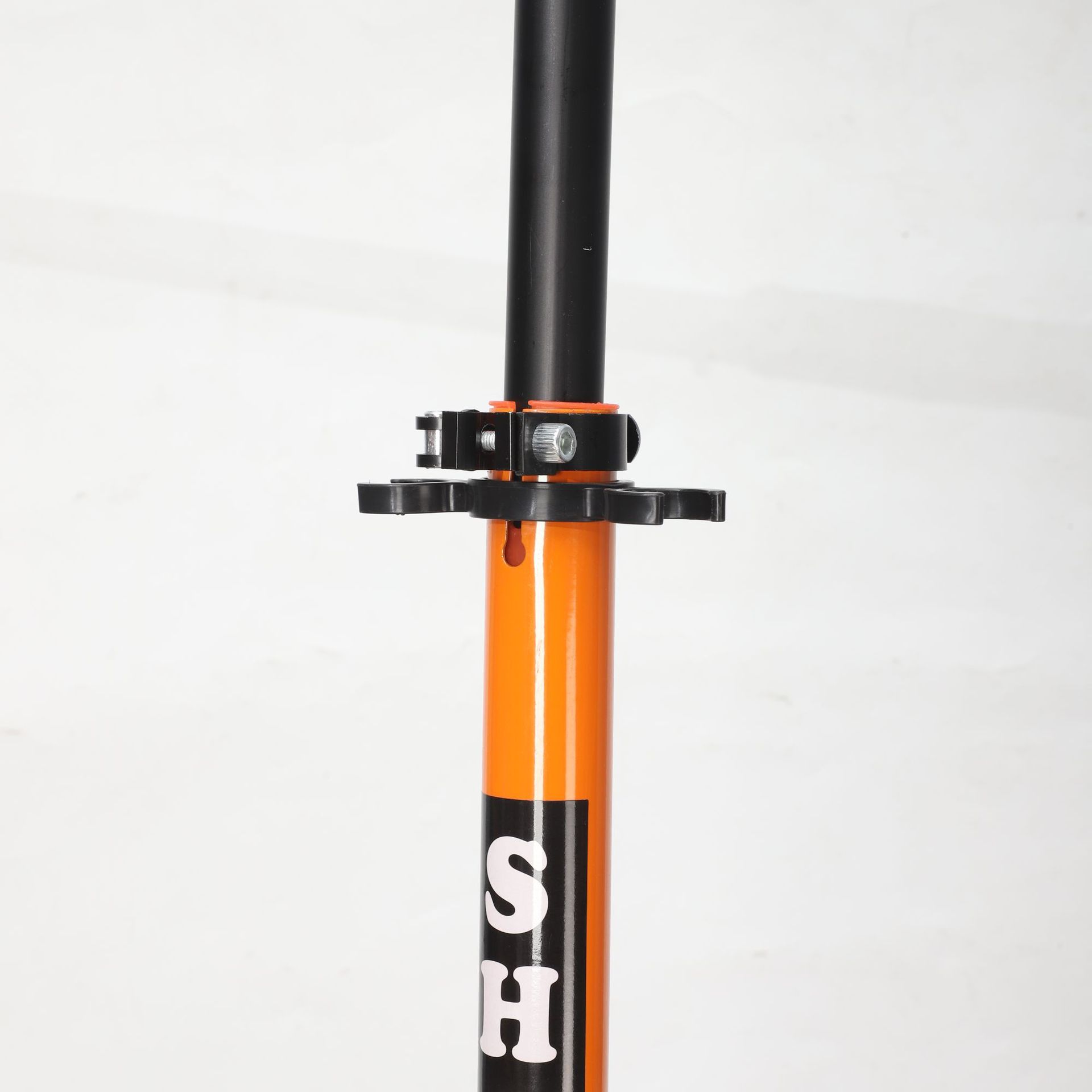 Wholesale of cross-border foldable large-wheel foot brake children's scooters, teenagers' campus and adults' commuting vehicles Application Scenario