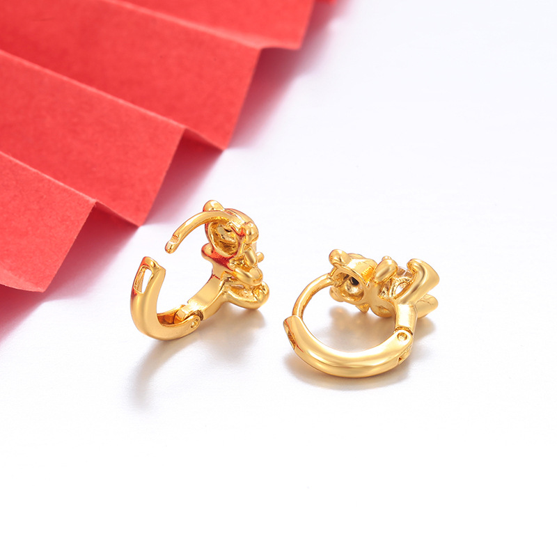 Xuping European and American cross-border cute bear ear buckle copper alloy fashionable light luxury style earrings Geometric circle earrings for women Application Scenario