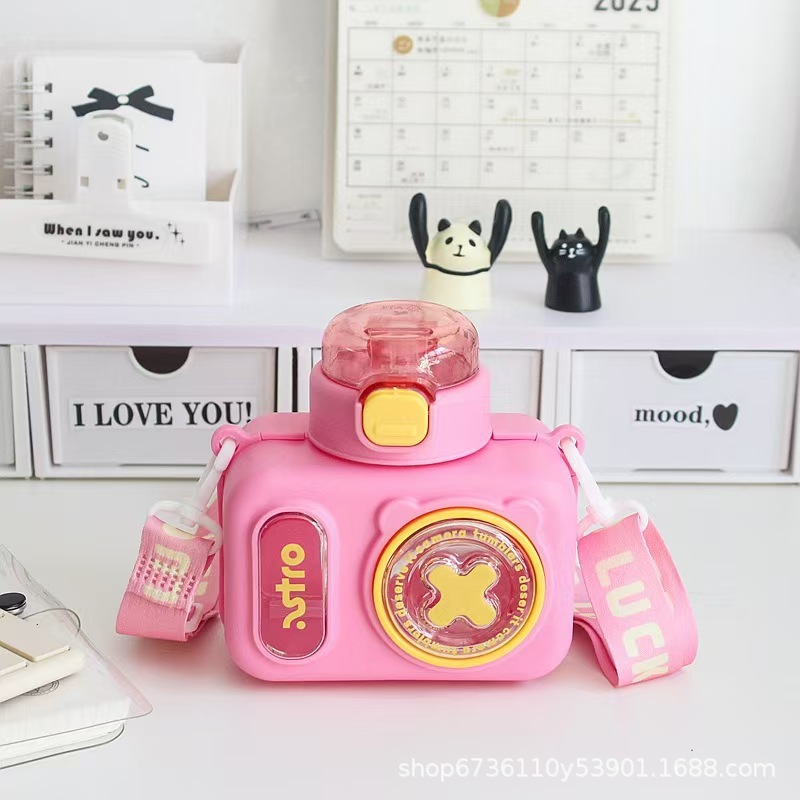 The new summer creative children's camera water cup has a high appearance level, is cute, shockproof, heat-resistant, and features a plastic straw with a slanted span details Picture