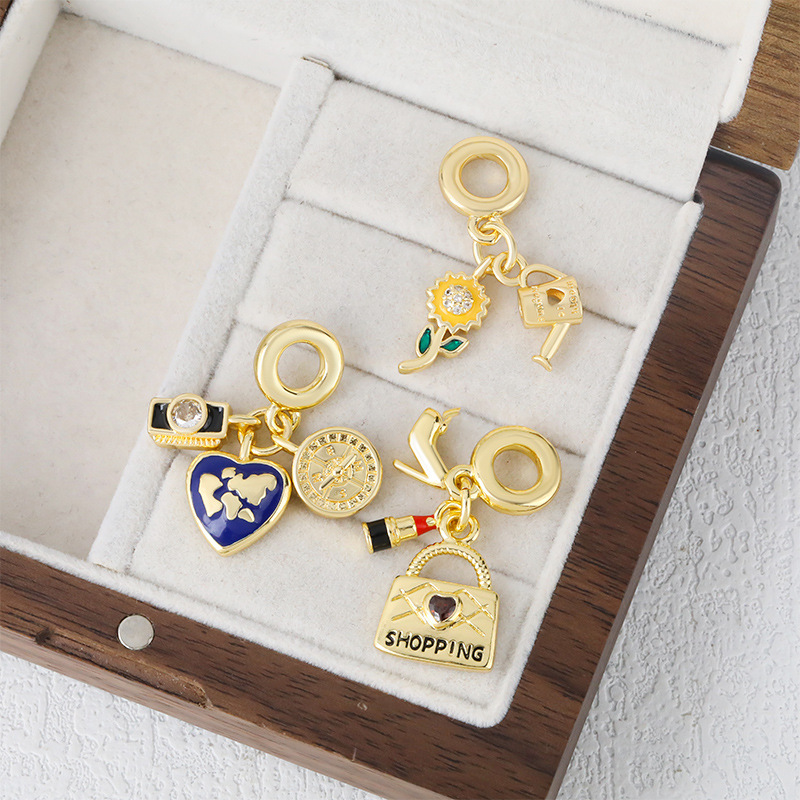 Wholesale of popular DIY jewelry accessories, pendants, necklaces, exquisite and niche design mini pendants from Europe and America details Picture