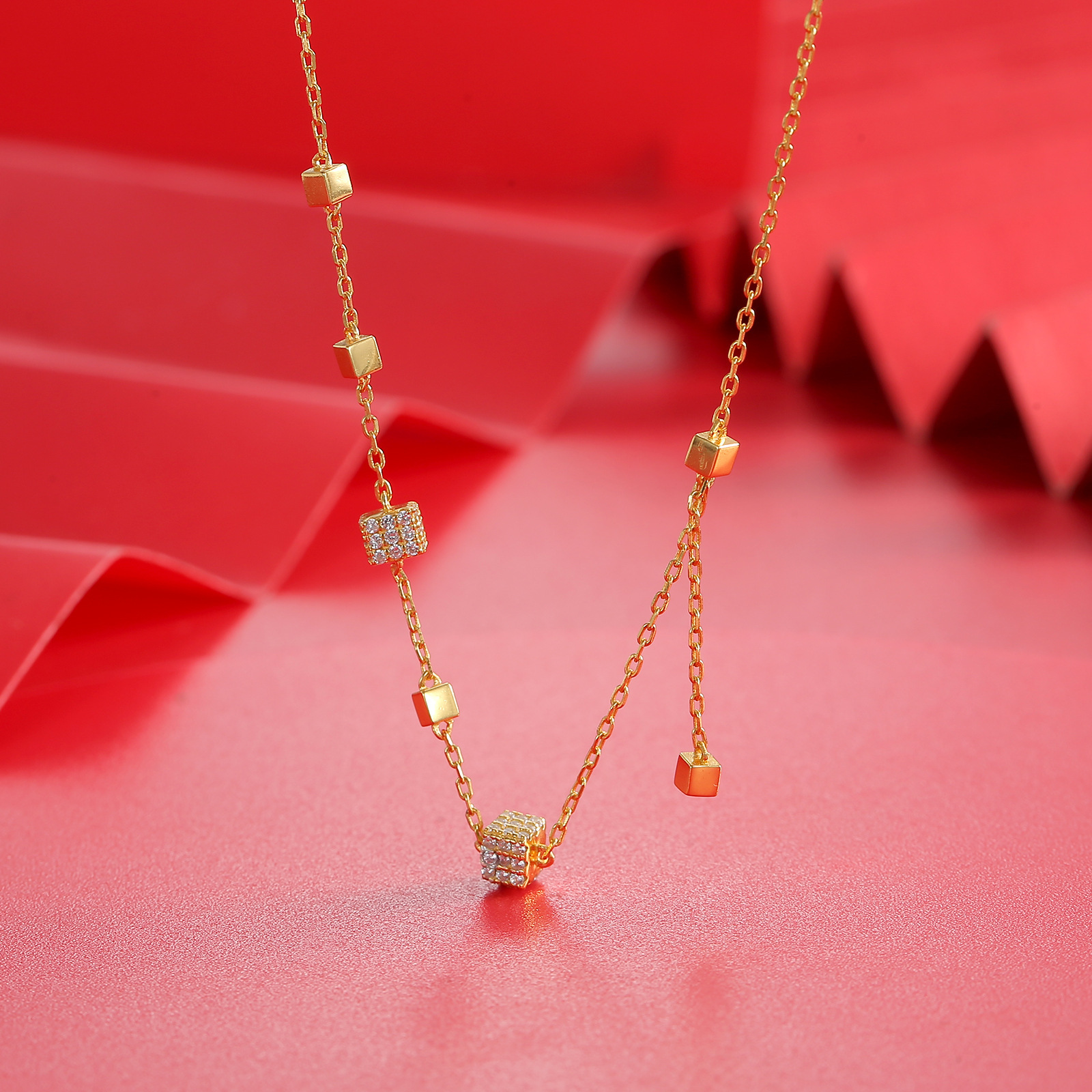 s925 Silver micro-inlaid diamond geometric small square tassel sweet sugar cube necklace, a versatile collarbone chain accessory that won't fade full figure