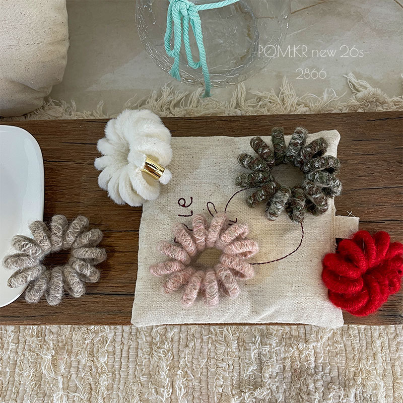 New Korean-style autumn and winter woolen phone hair band, children's retro, versatile, high-elasticity bun, hair tie, ponytail hair accessory Specification image