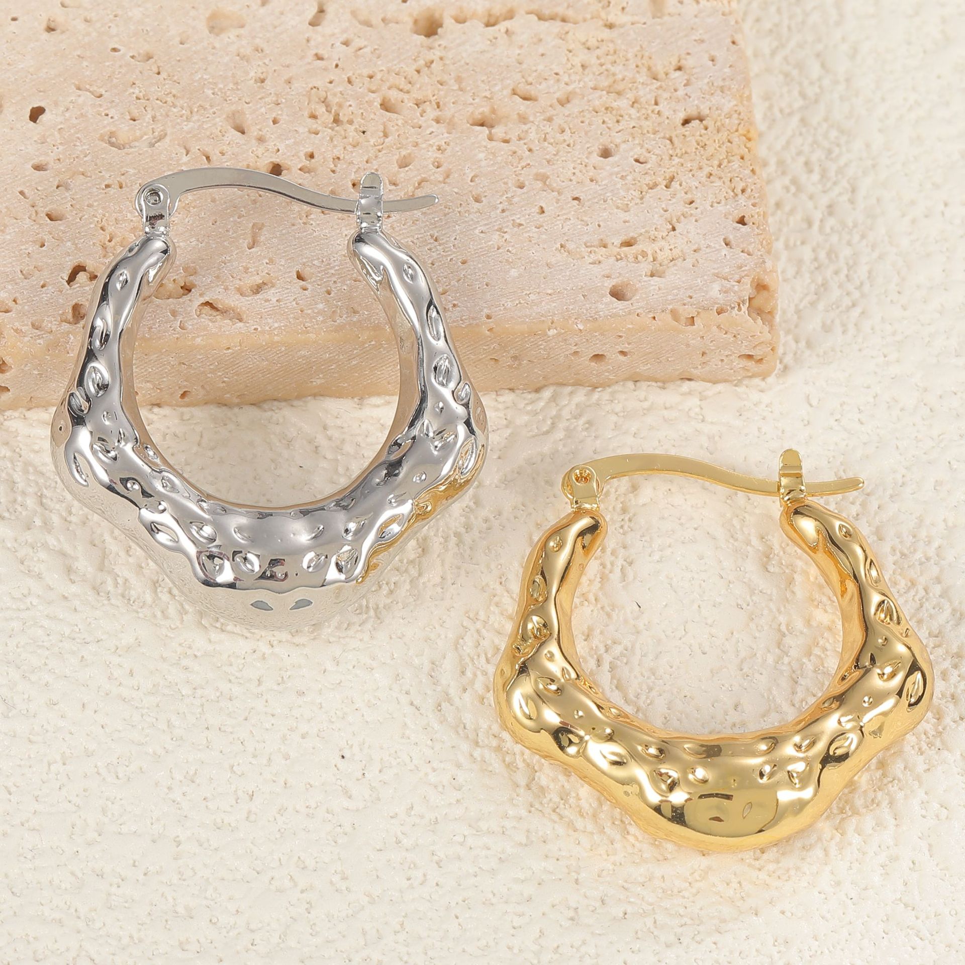New European and American fashion ear studs, women's copper plated 18k gold earrings, high-end earrings, women's jewelry factory wholesale Application Scenario