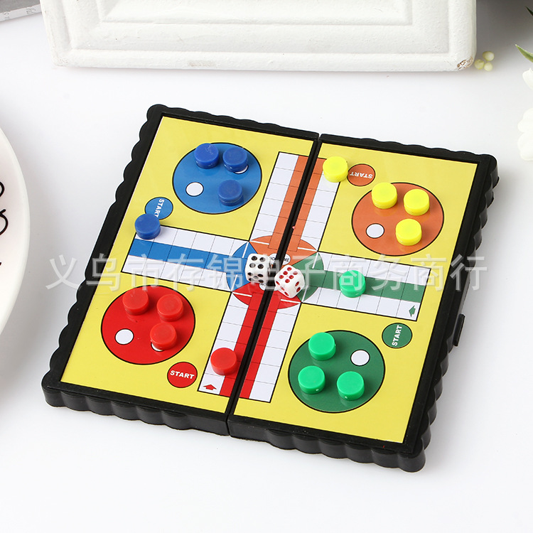 益智玩具桌面游戏棋折叠磁性飞行棋 宝路棋 LUDO便携式骰子棋厂家产品图
