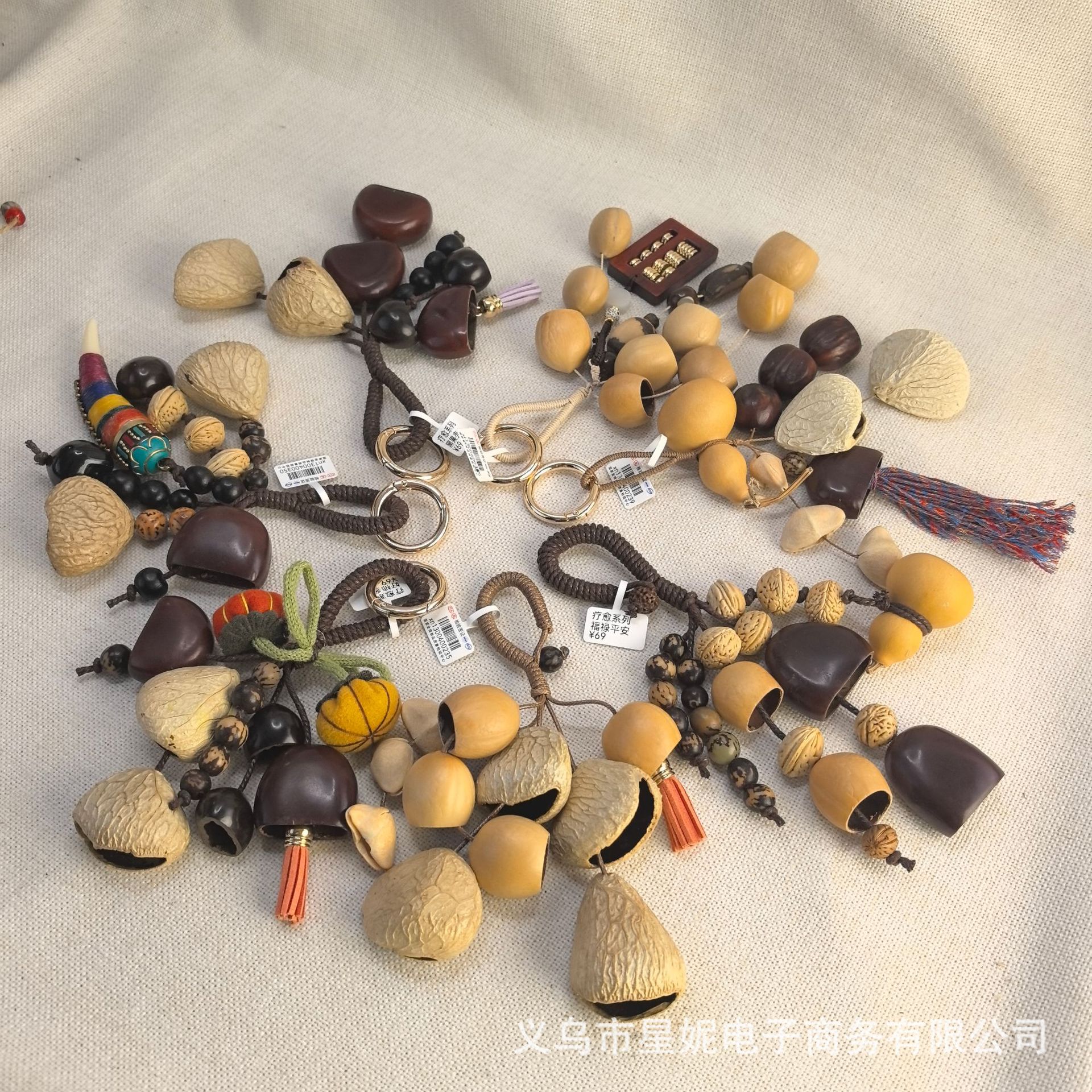 "Malaysian-style hanging pendant, fruit shell rattle bag, natural plant seeds, handcrafted wind chime, soothing and healing pendant. details Picture
