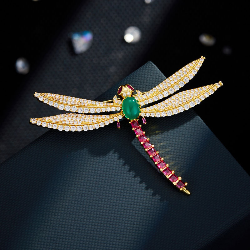 轻奢灵动绿玉髓蜻蜓胸针铜合金微镶锆石高级感衣饰别针新爆款胸花