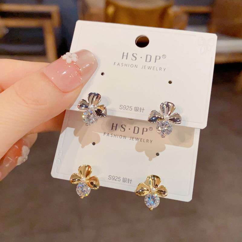 s925银针韩版时尚简约金属三叶花镶钻耳钉气质小巧日常通勤耳环女饰品耳钉耳饰珍珠耳钉耳堵