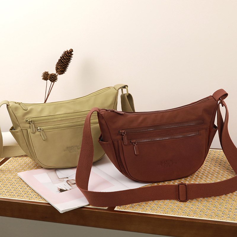 A new type of outdoor crossbody bag for men and women, featuring multi-pocket dumpling bags, water repellency and large capacity Application Scenario
