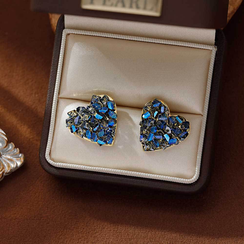 Hyacinth925 Silver Needle Designer Deep Sea Blue Ultra-beautiful Fine Sparkling cold Style natural crystal heart-shaped stud earrings Application Scenario