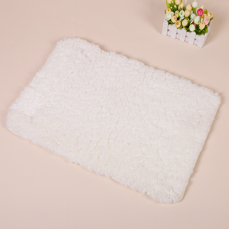 Cake snowflake, North and South Polar fleece solid color carpet, solid color thickened, long-haired anti-slip floor mat for living room and bedroom Application Scenario